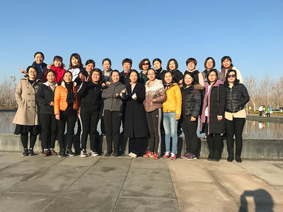 市公交公司開(kāi)展‘三·八’健步行暨文藝表演活動(dòng)，展現(xiàn)巾幗風(fēng)采