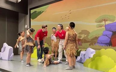 北京勵(lì)步戲劇課程 專業(yè)引導(dǎo)下的表演舞臺(tái)，點(diǎn)亮孩子的無(wú)限潛能